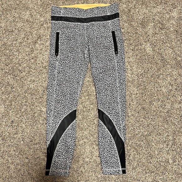 Like new lululemon workout pants - Picture 1 of 5